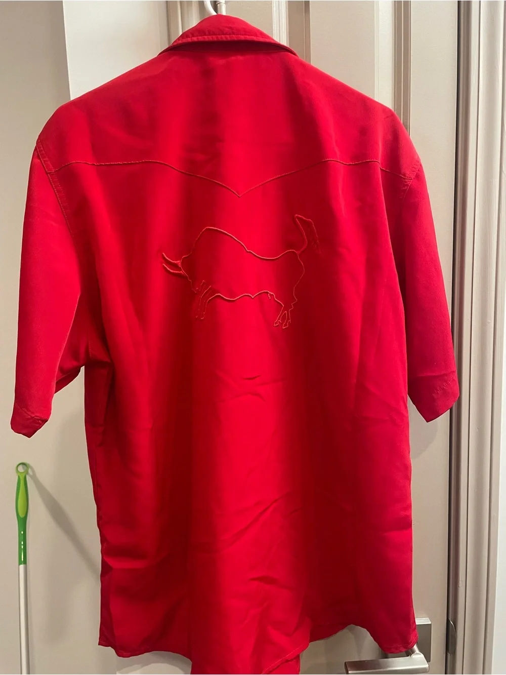 Wrangler Men’s Bright Red Short-Sleeve Button-Down Shirt - Picture 4 of 4